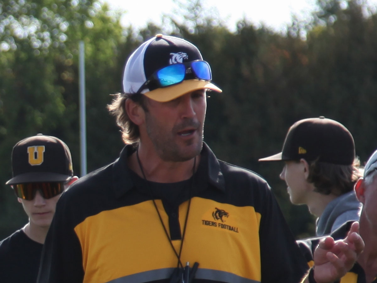 Jeff Keeping coaching the Uxbridge Tigers