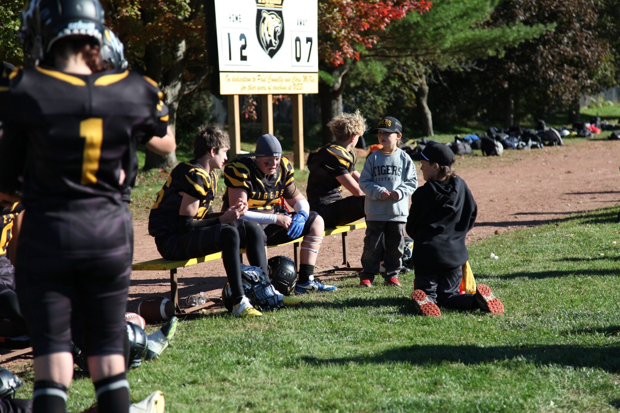 Coaches and players gather on the Tigers sideline