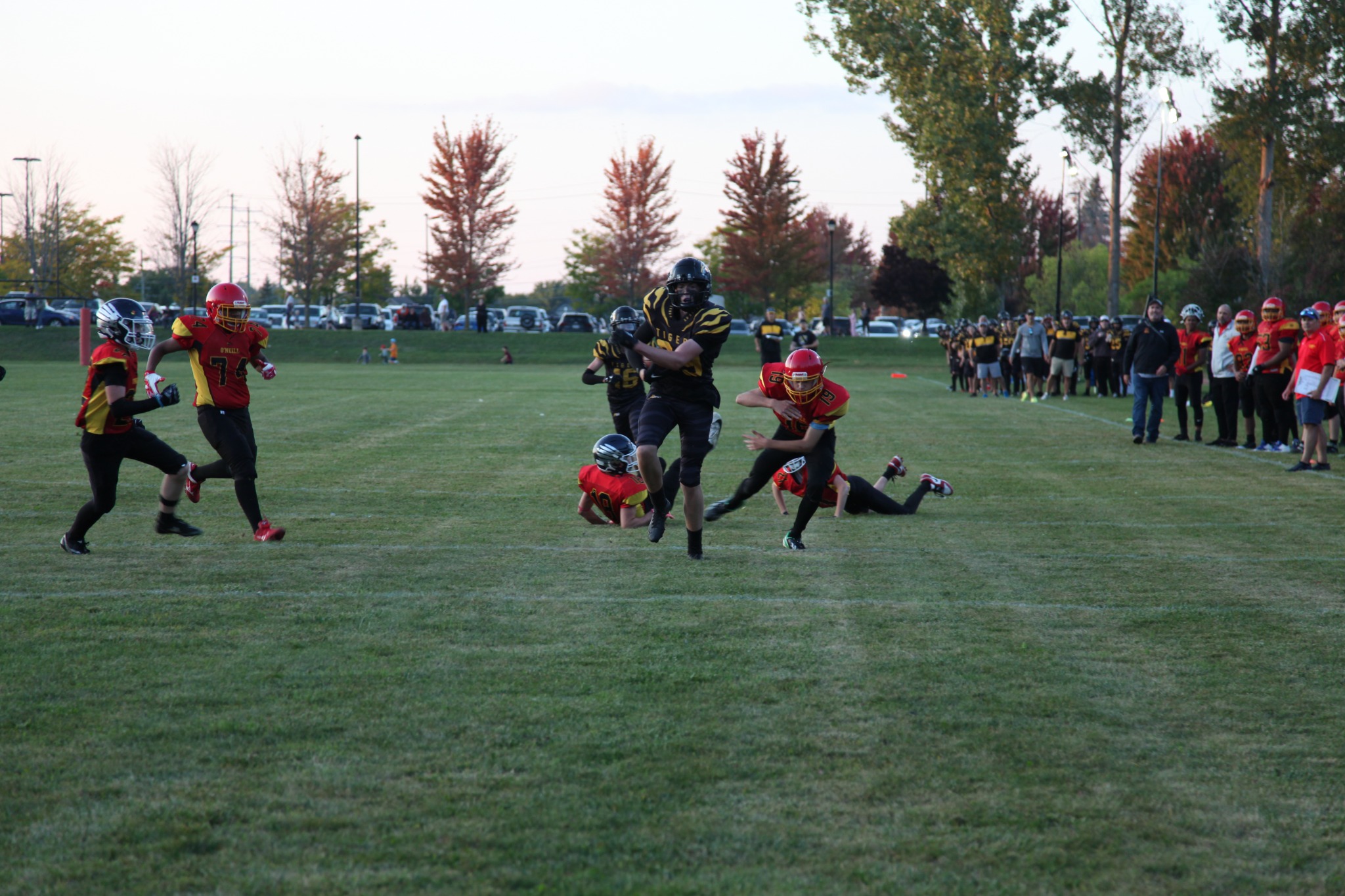 A Tigers ball carrier breaks through O’Neill defenders