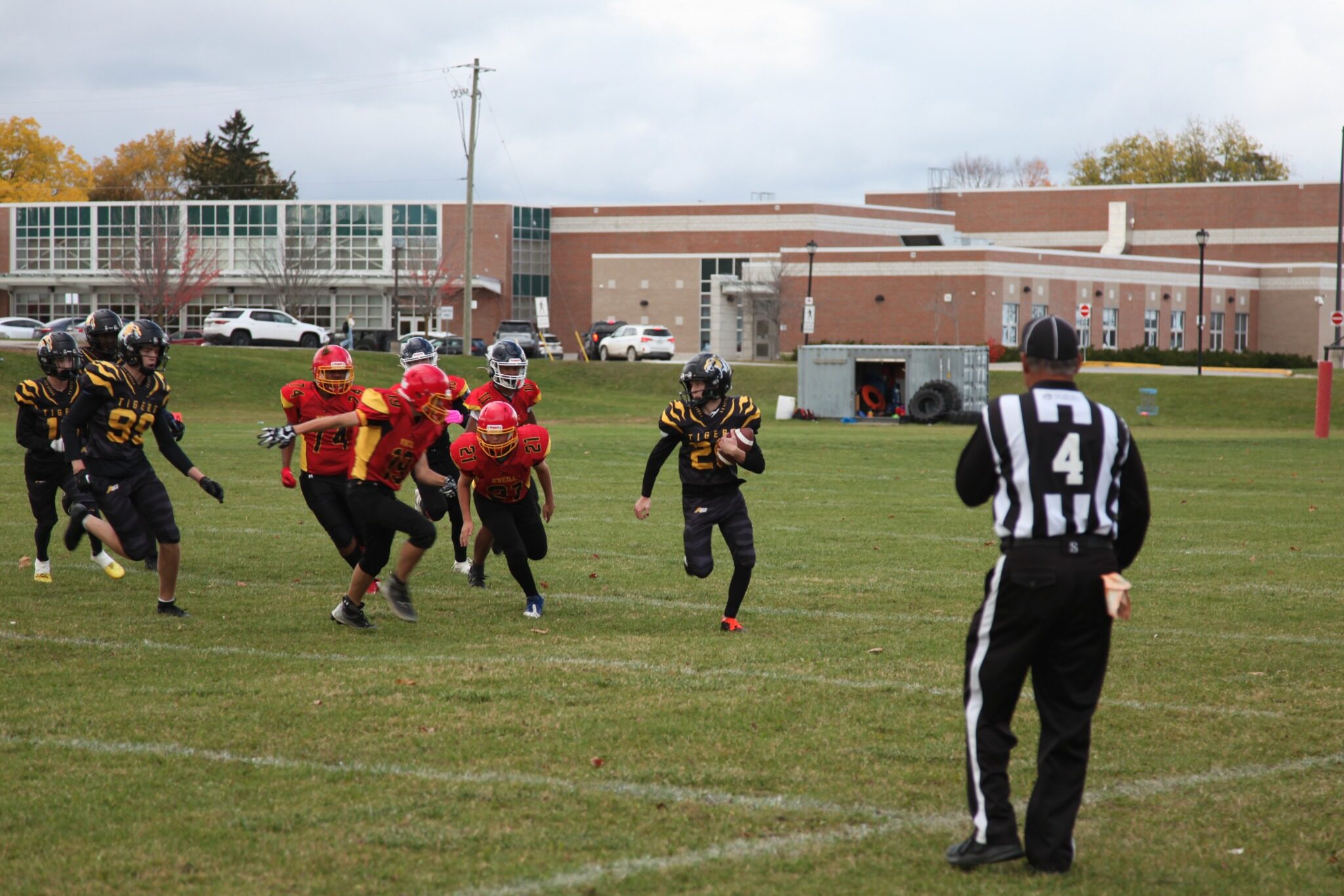 The Tigers offence attacks the O’Neill defence